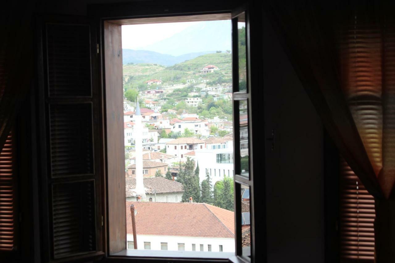 Guesthouse Arjan Berat Exterior photo