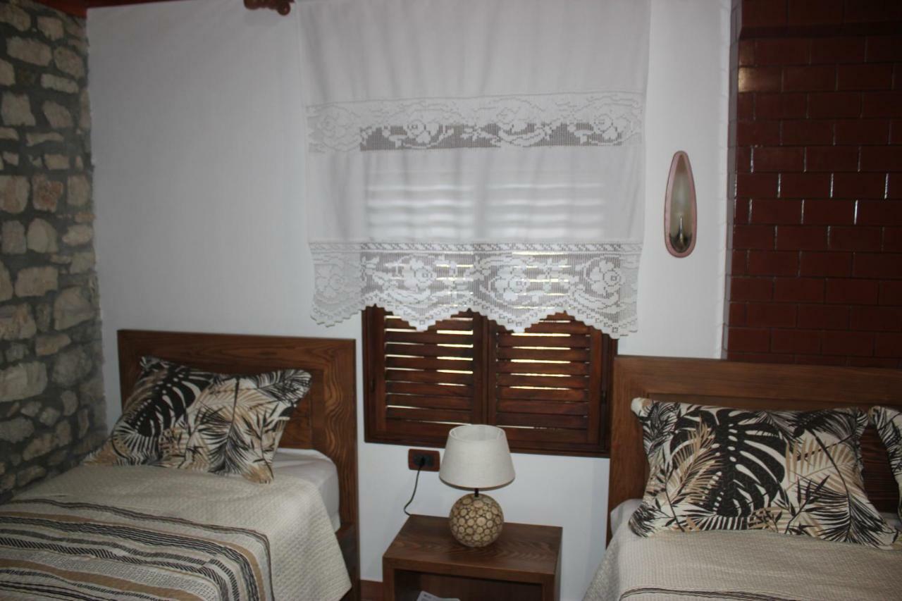 Guesthouse Arjan Berat Exterior photo