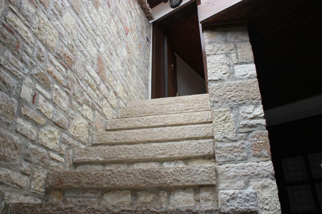 Guesthouse Arjan Berat Exterior photo