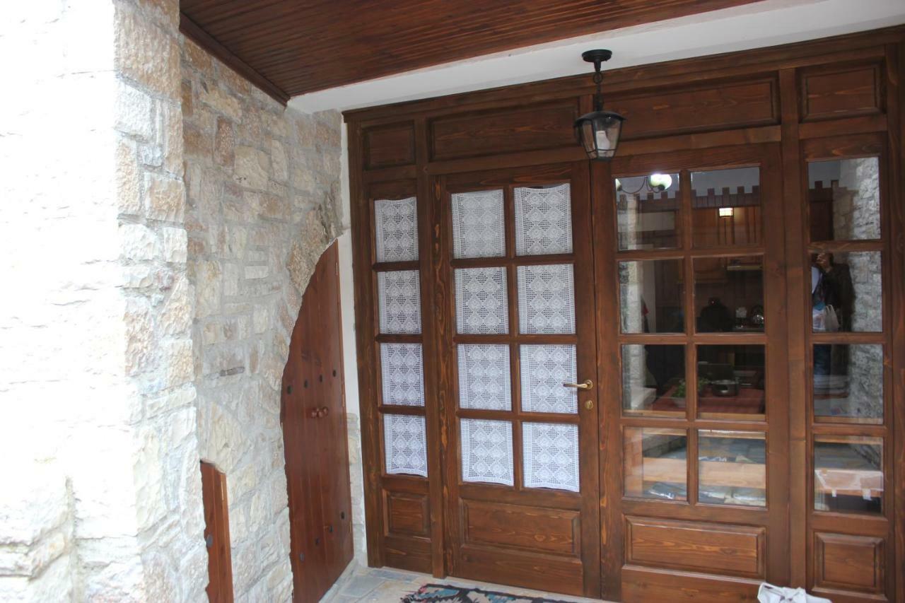 Guesthouse Arjan Berat Exterior photo