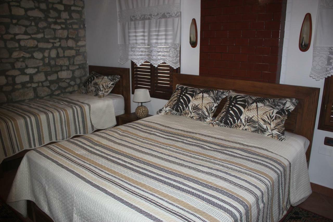 Guesthouse Arjan Berat Exterior photo