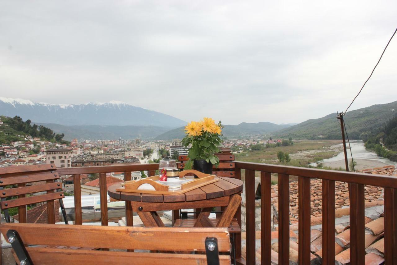 Guesthouse Arjan Berat Exterior photo