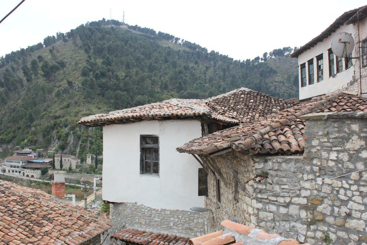 Guesthouse Arjan Berat Exterior photo