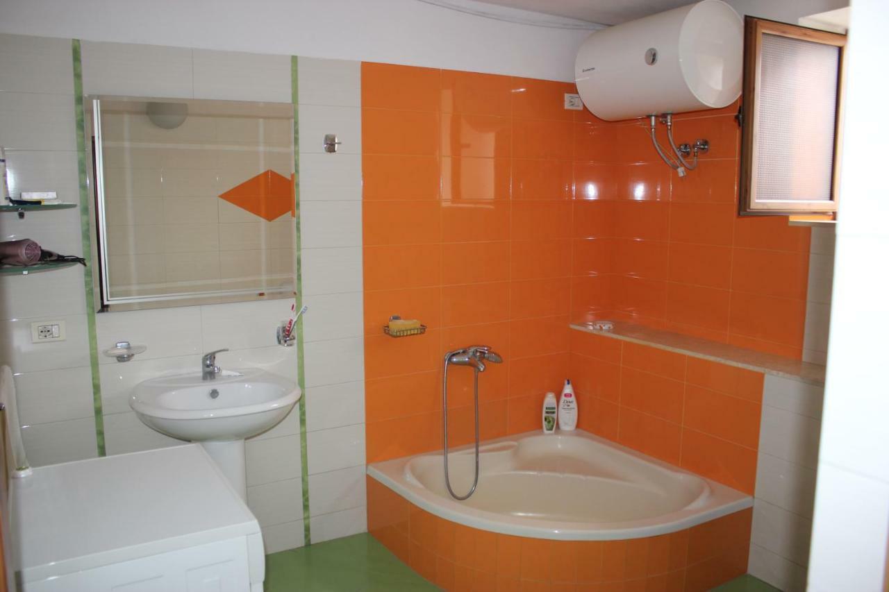 Guesthouse Arjan Berat Exterior photo