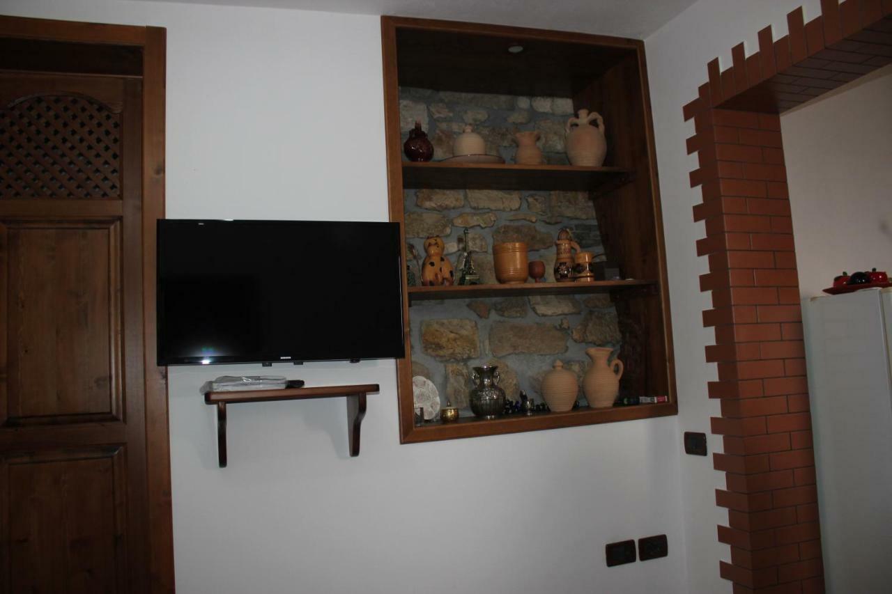 Guesthouse Arjan Berat Exterior photo