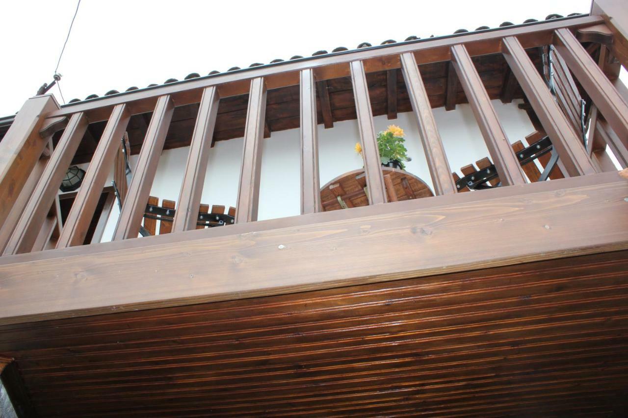 Guesthouse Arjan Berat Exterior photo