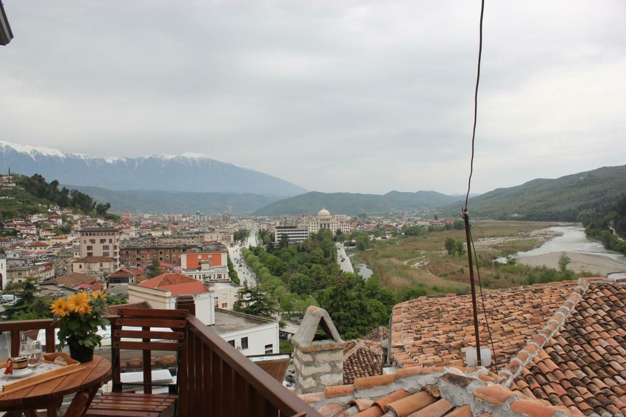 Guesthouse Arjan Berat Exterior photo